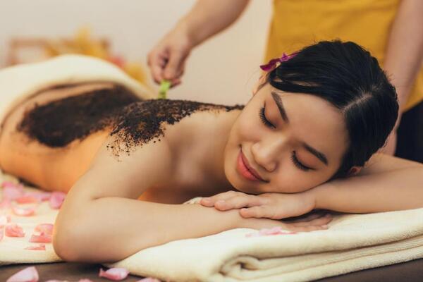 Công việc spa hằng ngày của kỹ thuật viên