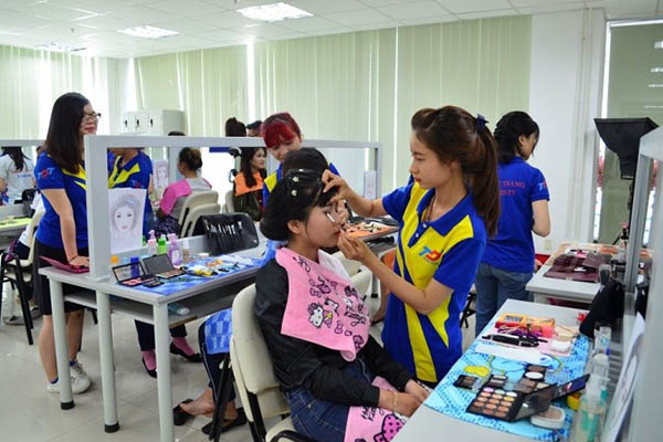 Ngành Thẩm Mỹ Thi Khối Nào? Trường Nào?