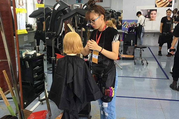 Ngành Thẩm Mỹ Thi Khối Nào? Trường Nào?