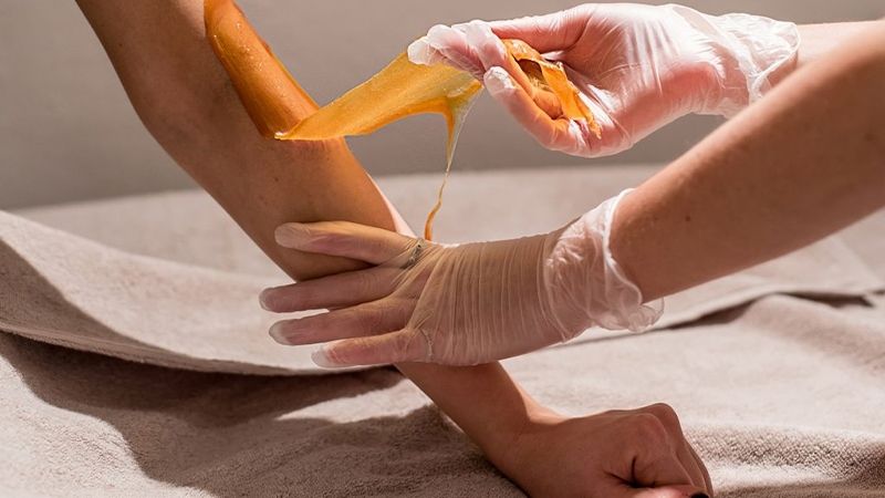 Sáp wax lông là gì? Nên chọn sáp wax nóng hay lạnh? Cách làm sáp wax