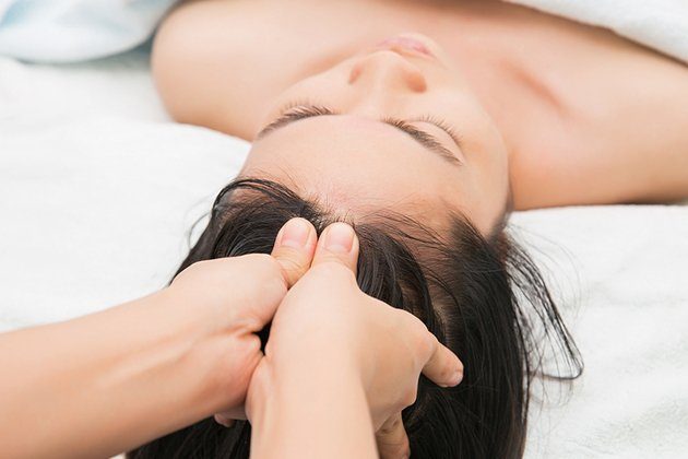 Hình ảnh gội đầu dưỡng sinh với tinh dầu