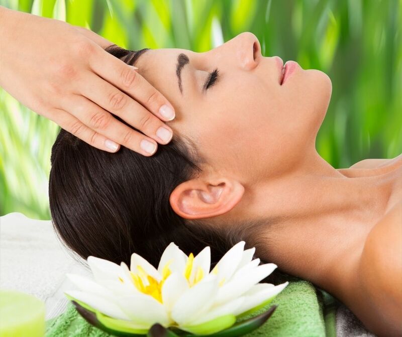 Hình ảnh gội đầu dưỡng sinh phong cách hiện đại