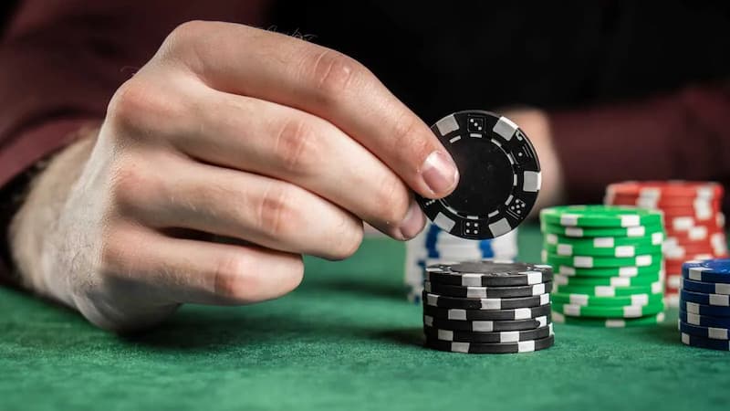 Thùng Phá Sảnh Poker Là Gì? Cách Nhận Biết Và Chiến Lược Hiệu Quả