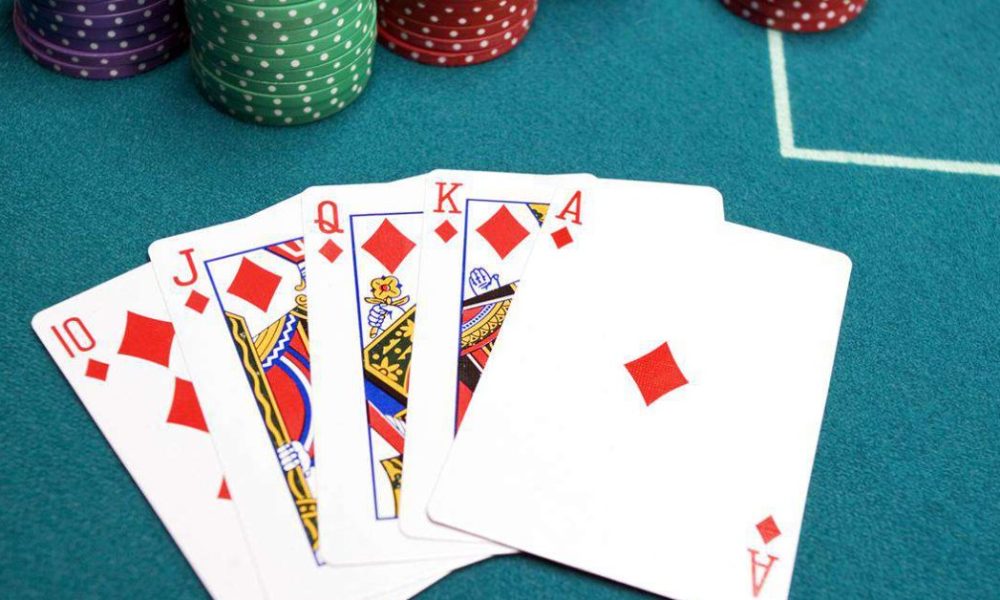 Chiến thuật Bluff hiệu quả khi chơi Deep Stack Poker